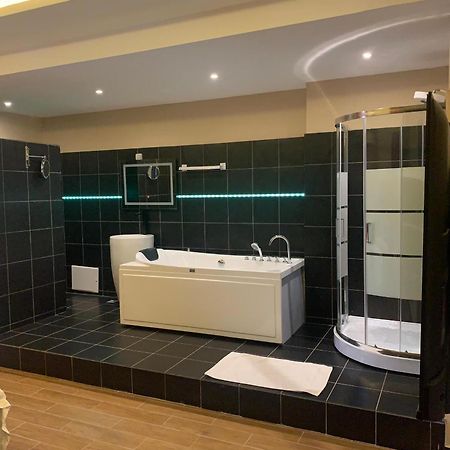 Sky Kenako Hotel Kribi Eksteriør bilde