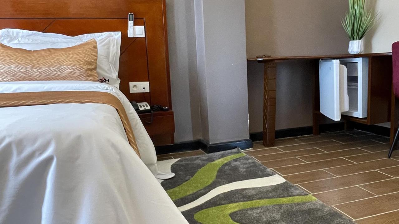 Sky Kenako Hotel Kribi Eksteriør bilde