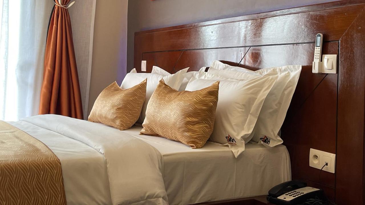 Sky Kenako Hotel Kribi Eksteriør bilde