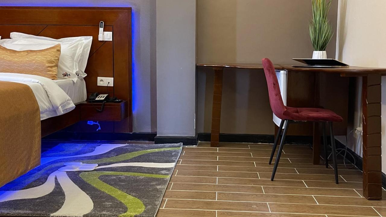 Sky Kenako Hotel Kribi Eksteriør bilde
