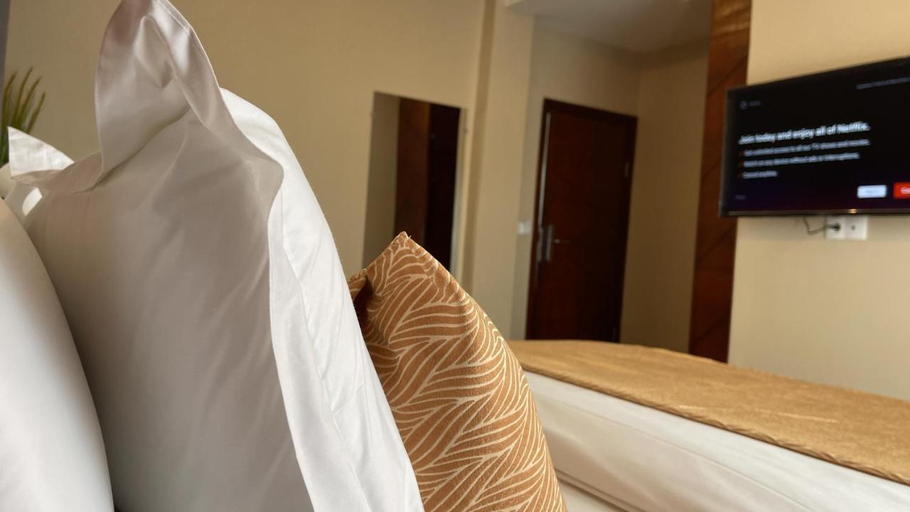 Sky Kenako Hotel Kribi Eksteriør bilde