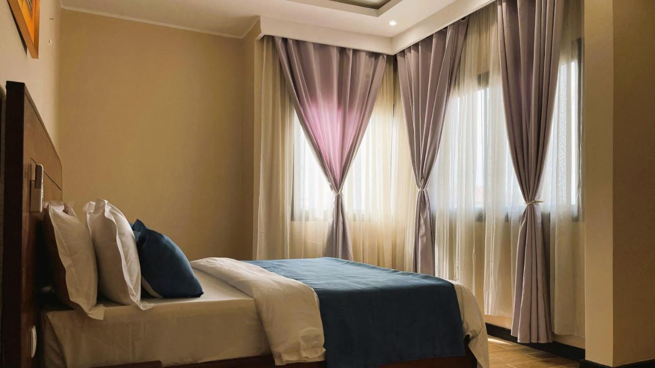 Sky Kenako Hotel Kribi Eksteriør bilde