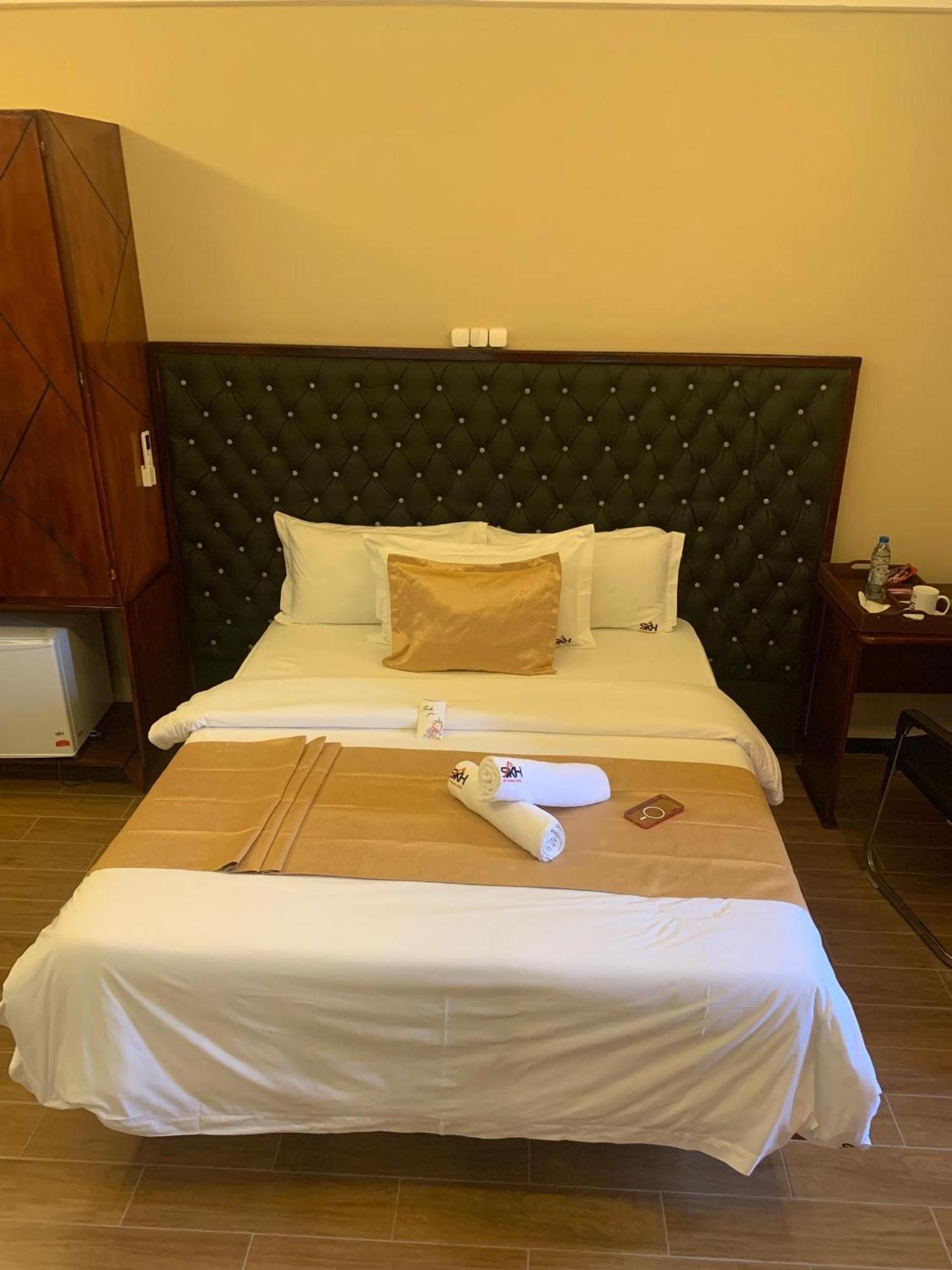 Sky Kenako Hotel Kribi Eksteriør bilde