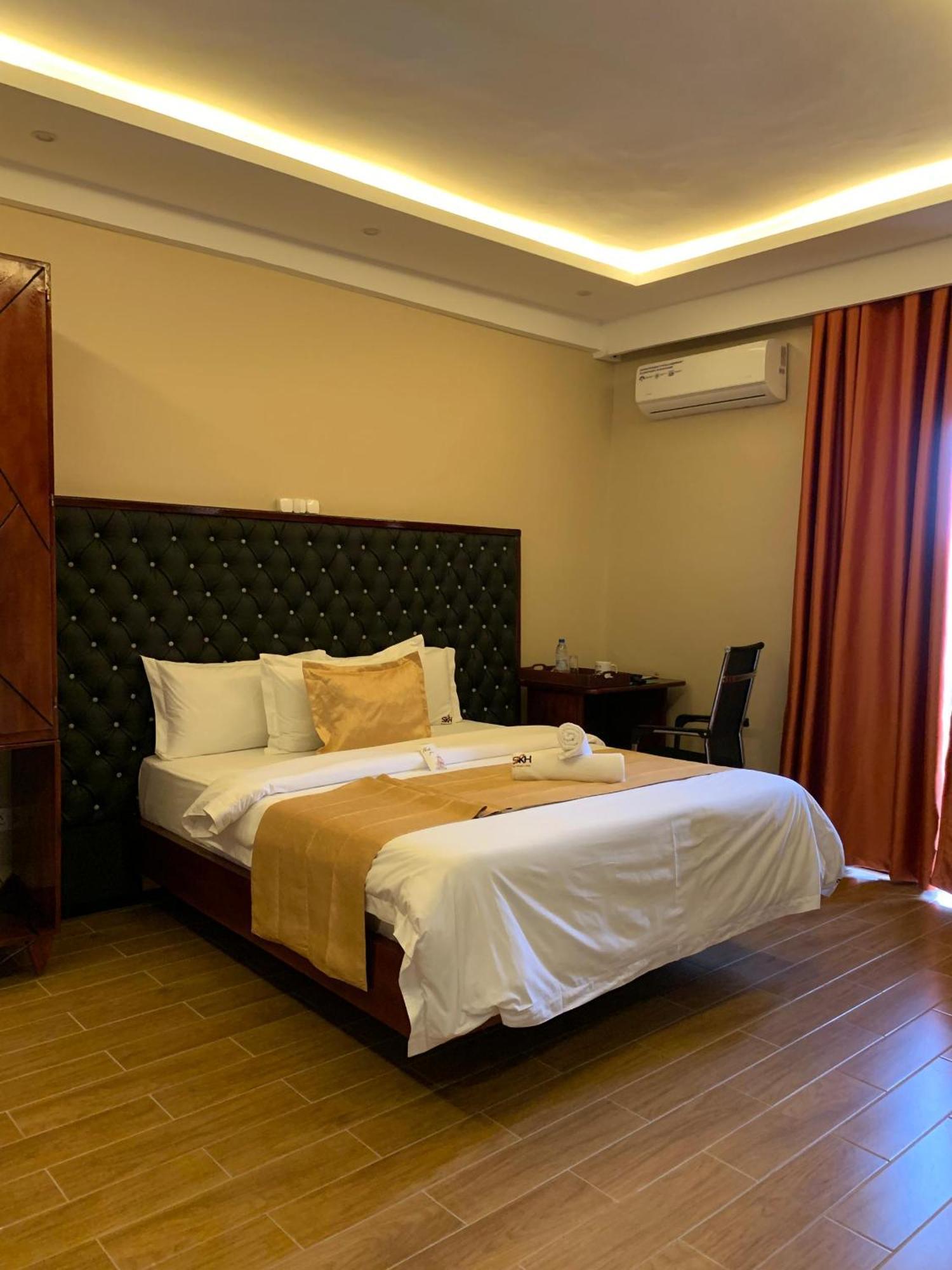 Sky Kenako Hotel Kribi Eksteriør bilde