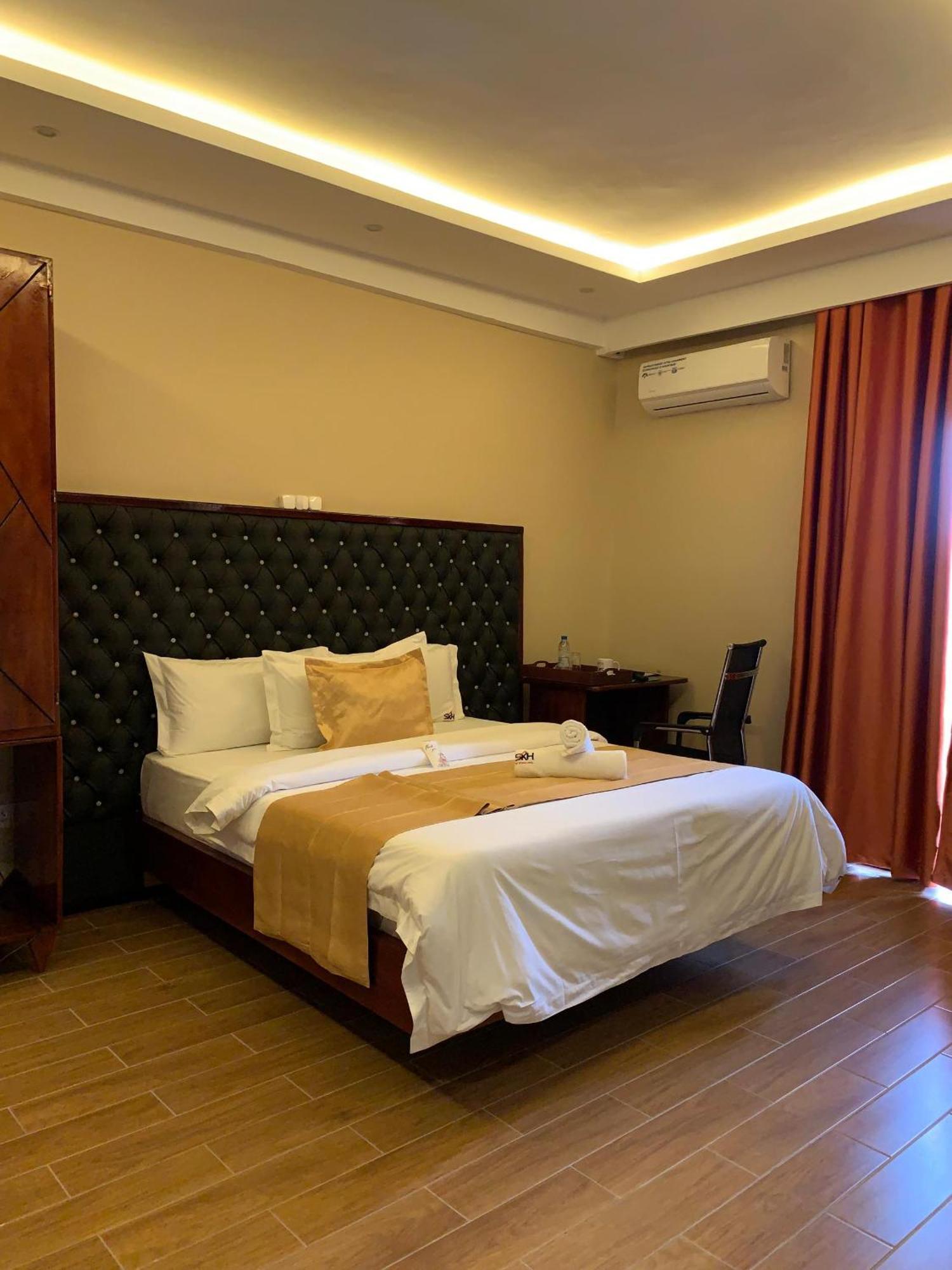 Sky Kenako Hotel Kribi Eksteriør bilde