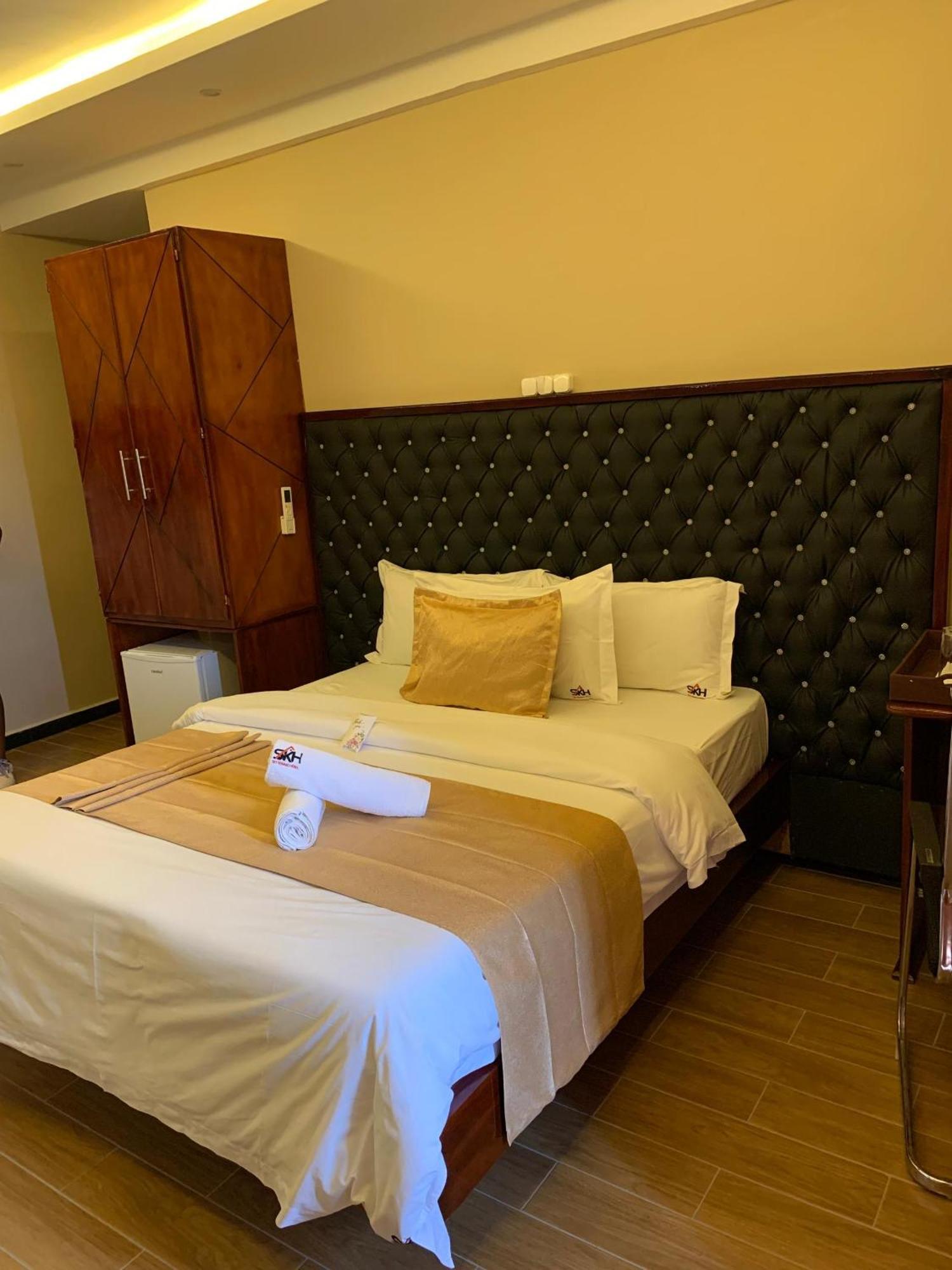 Sky Kenako Hotel Kribi Eksteriør bilde