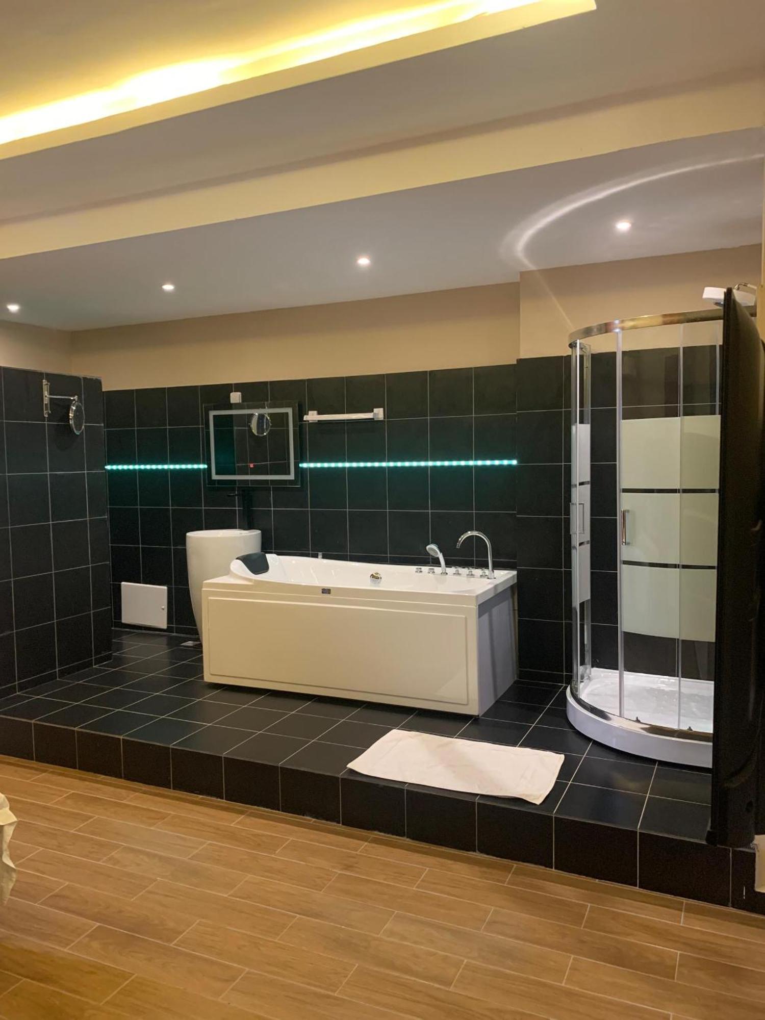 Sky Kenako Hotel Kribi Eksteriør bilde