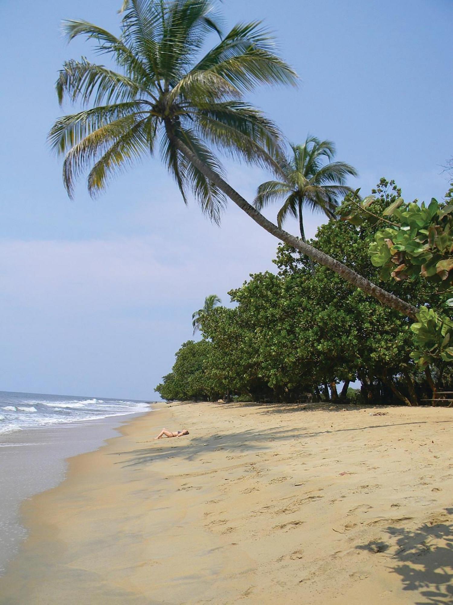 Sky Kenako Hotel Kribi Eksteriør bilde